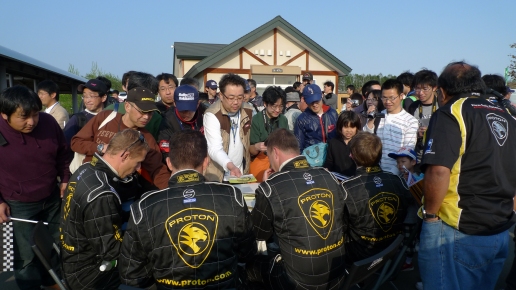 Proton R3 Rally Hokkaido 2010- fans.jpg