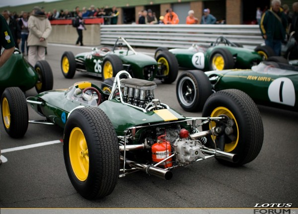 Classic Lotus Festival 2010 - Lotus Type 33 (1964-67).jpg