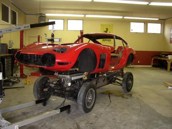 Toyota 2000GT - Chassis en body