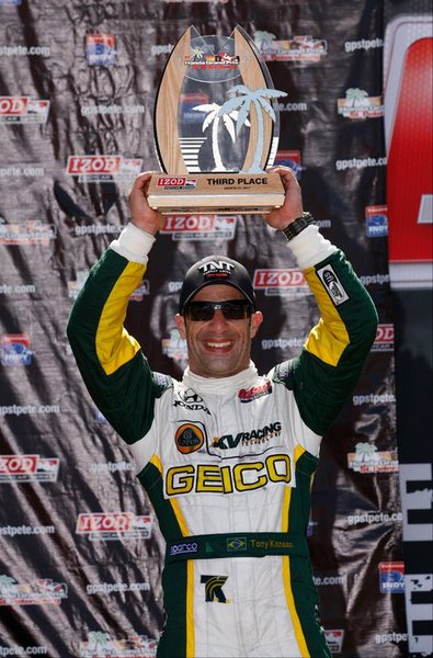 Group Lotus T.Kanaan.jpg