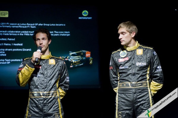 39099_103_9846_Lotus_Test_Track_Opening_21_06_11_874-600x399.jpg