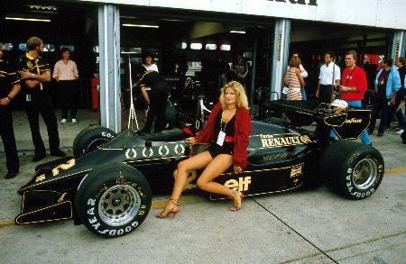 84ger_037lotus_were_keen_to_show_of_the_teams_new_assests__german_grand_prix__hockenheim__5_september_1984_613.jpg
