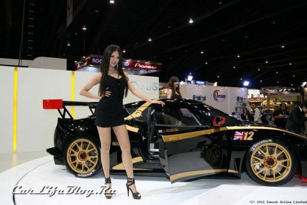 2011-Bangkok-Motor-Show-Lotus-Sports-Car-Booth-Girls-1.jpg