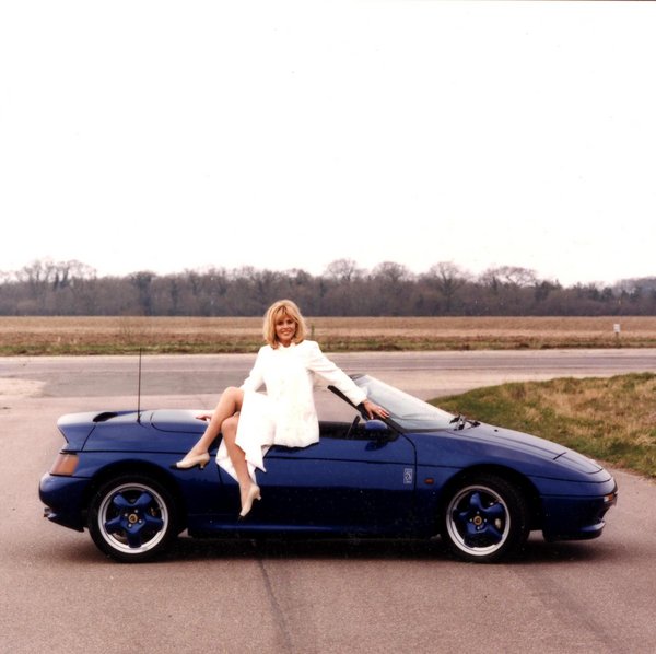 Britt Ekland Elan1.jpg