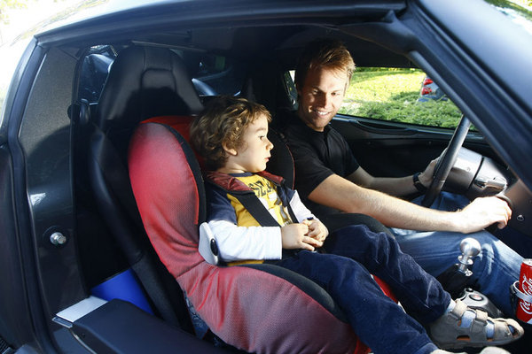 Lotus-Exige-S-Kindersitz-fotoshowImage-7bc41ba9-522390.jpg