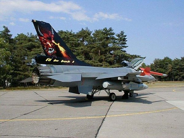 23sqn2001c.jpg
