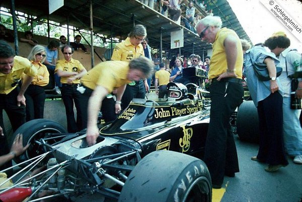 1975 - Jacky Ickx - GP d'Espagne.jpg