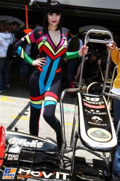 season2011_race19_babes_1.jpg