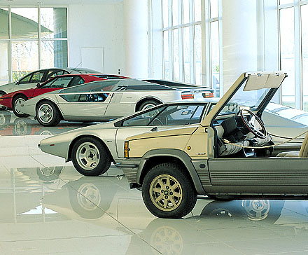 Silver_Car_Giugiaro_Exhibition_2003.jpg