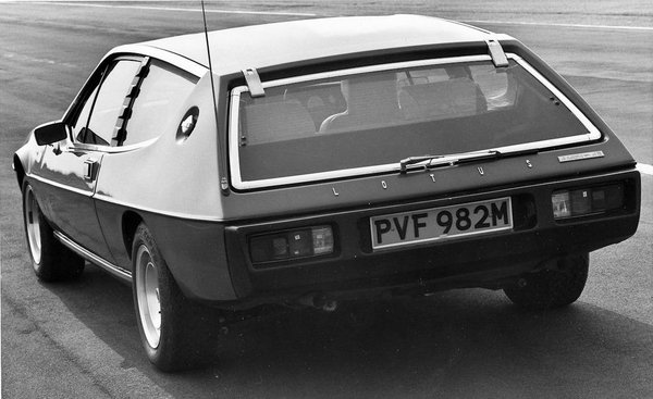 1974ndash1982-lotus-elite-photo-365628-s-986x603.jpg
