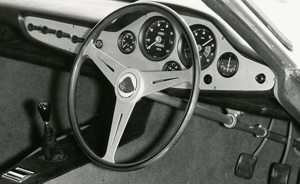 19571963-lotus-elite-steering-wheel-photo-347959-s-986x603.jpg