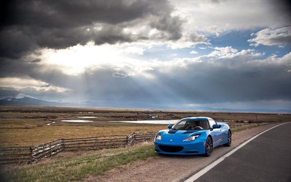 2011-Lotus-Evora-front-three-quarters-1.jpg