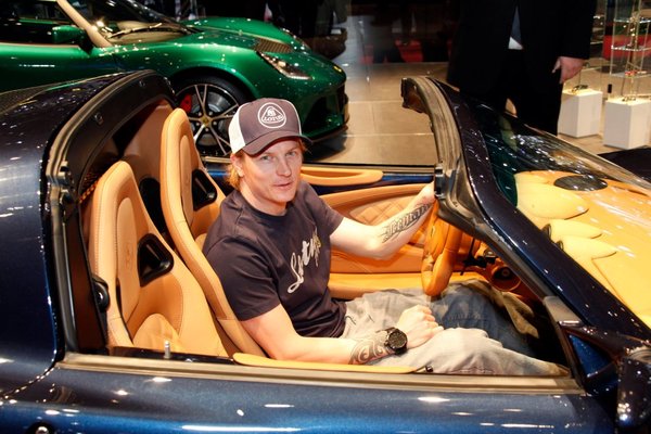 Exige S Roadster's driver's seat - KIMI RAIKKONEN.jpg