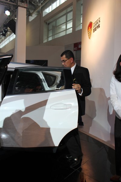 Youngman Lotus at Beijing Motorshow-Proton CEO.jpg