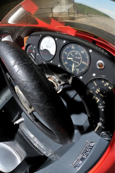 1968-stp-lotus-type-56-3-turbine-powered-indy-car_100390631_l kopie.jpg