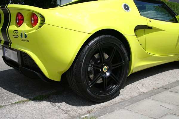 lotus-136cv-isotope-img_5098-big.jpg
