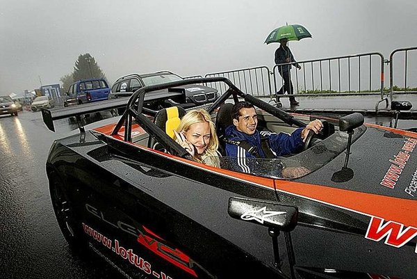 Nadine-Strittmatter-Neel-Jani-Arosa-Classic-Car2.jpg