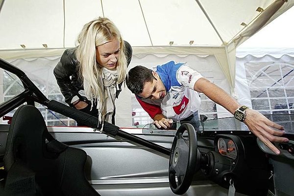 Nadine-Strittmatter-Neel-Jani-Arosa-Classic-Car3.jpg