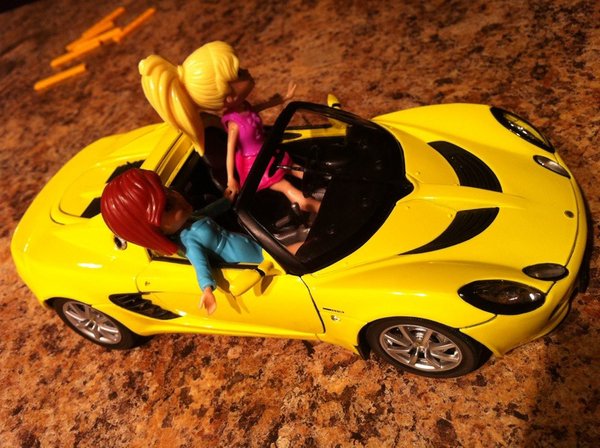 Couple of hot ladies in the elise.jpg