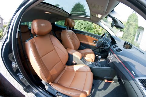 Leer Alba automotive