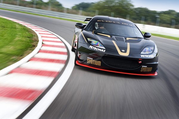 Evora-GT4-02_10_13_8-1940x1290.jpg