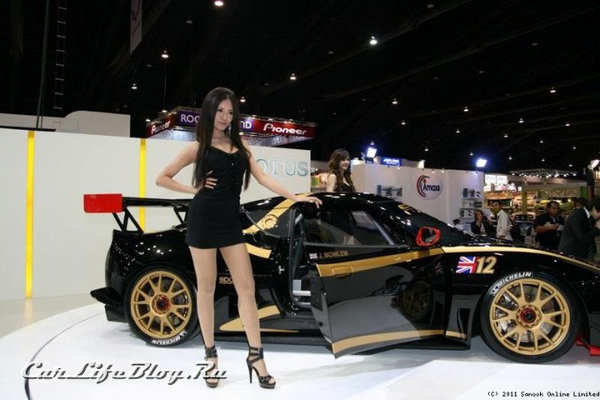 2011-Bangkok-Motor-Show-Lotus-Sports-Car-Booth-Girls-1.jpg
