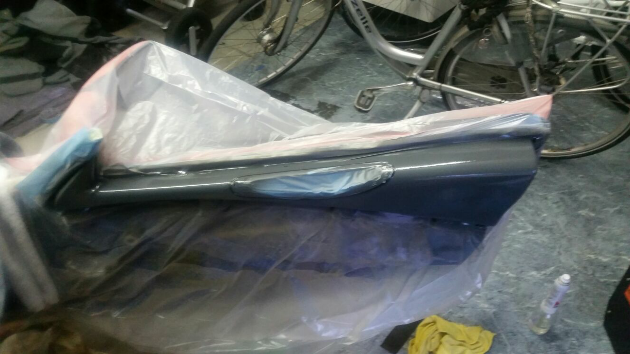 Afgeplakt en gedipt, plastidip is nog nat.