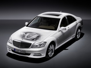 mercedes-benz_100179986_s.jpg