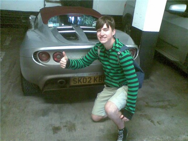 Man wat zie ik er raar uit op die foto :D
