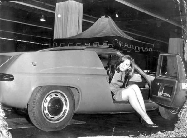 lotus_europe_s1_bw.jpg