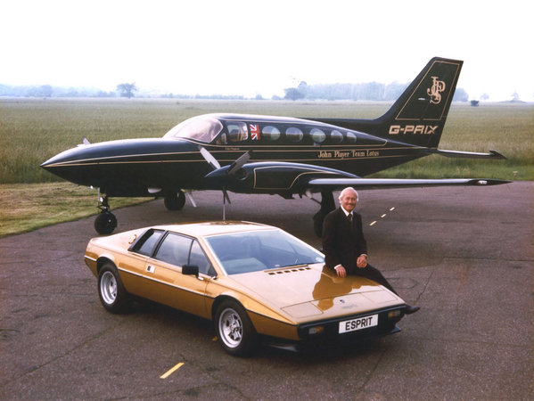 Colin_Chapman_Lotus_Esprit_S2.jpg