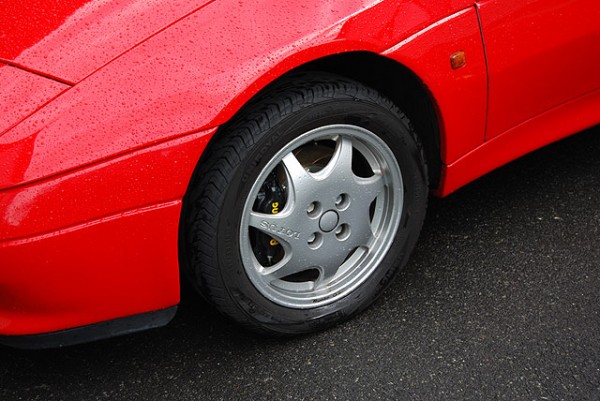 Lotus Elan SE met AP Racing bigbrakes