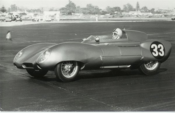 McQueen e n zijn Lotus 11, circa 1959 (4).jpg
