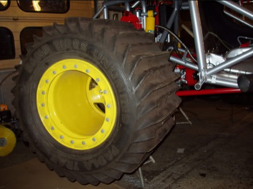 Bo Ibsen's Foff Caterham Seven padla trak sand tyre.jpg