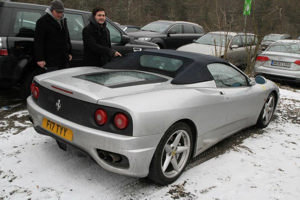 1 ferrari + kapotte softtop