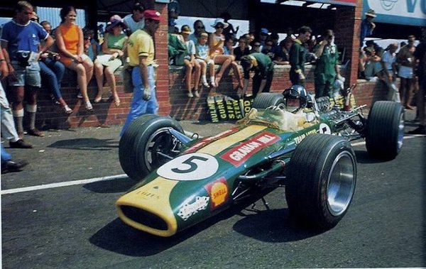 1968 South African GP Kyalami - Graham Hill - Lotus-Cosworth 49 - Race on 1st of january.jpg