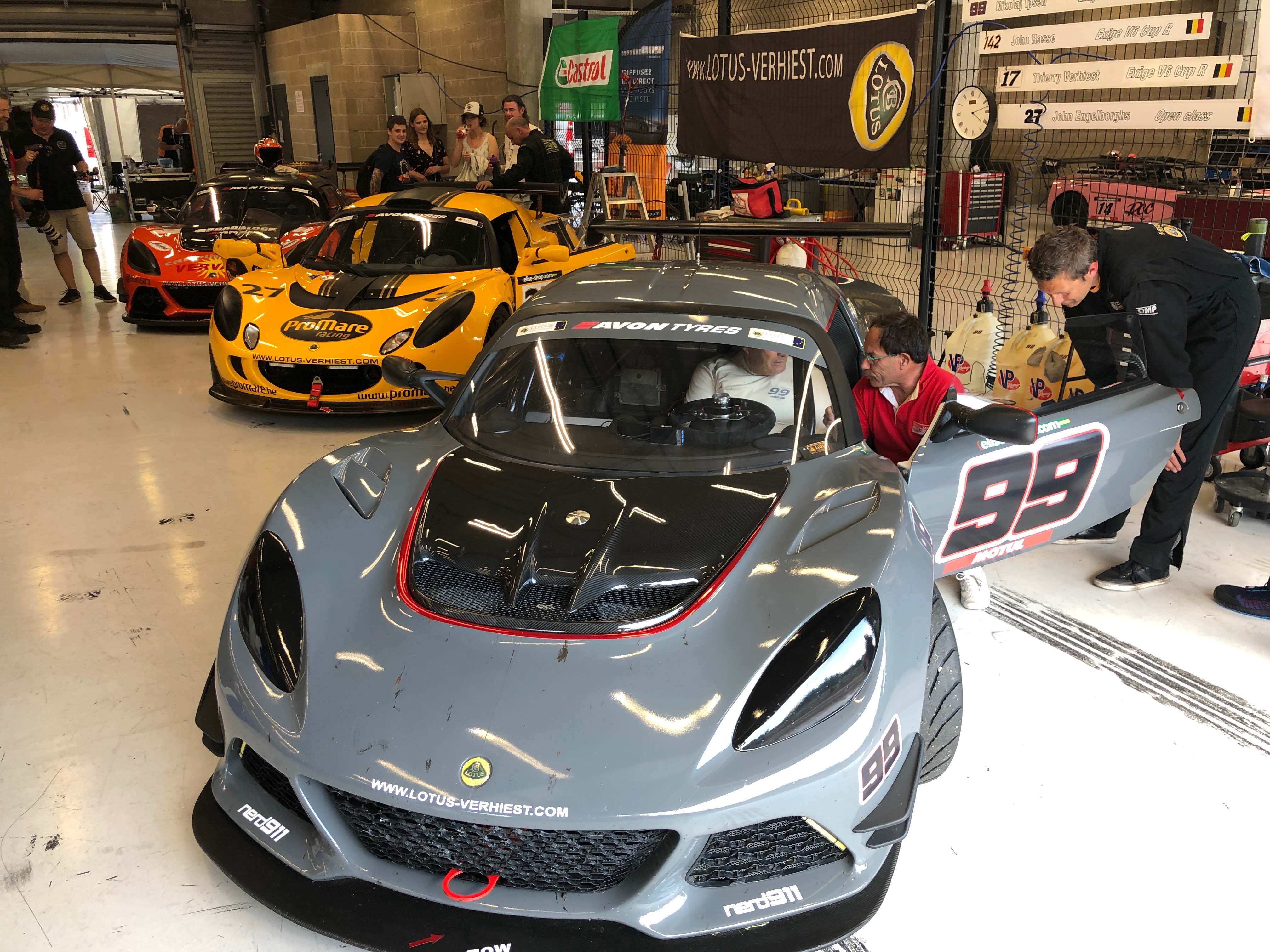 LCE 2019 Race 1 All in pits.jpg